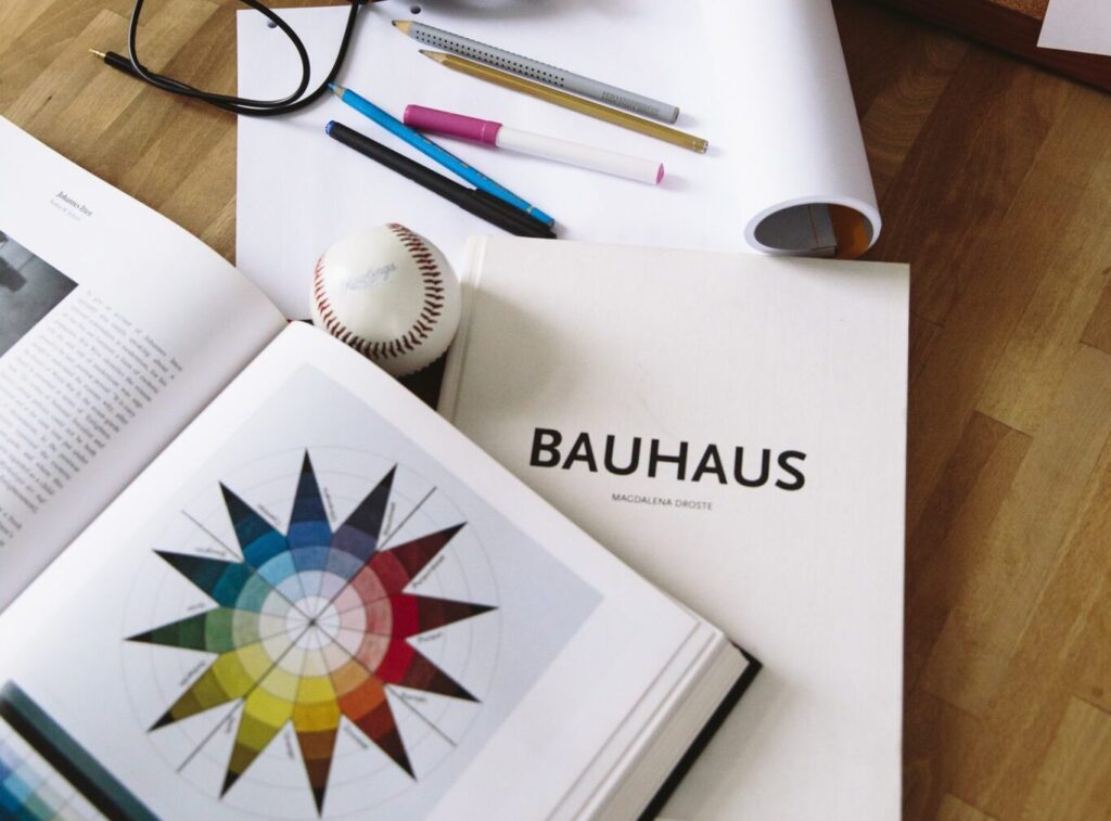 Consigli di buone letture per il graphic design (e non solo) 9 pexels polina zimmerman 3747295 1365x2048 1